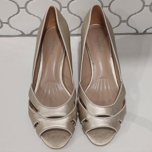 Easy Spirit Gold Peep Toe Pumps 7.5 wide